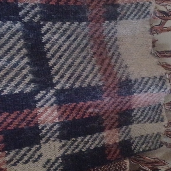 Sweater - Picture 4 of 4